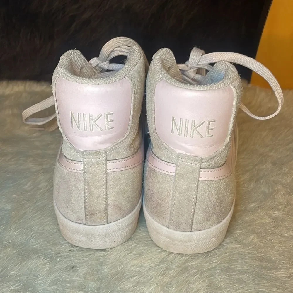 Nike high tops 5.5 (4475)